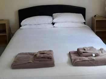 The City Inn ترورو المظهر الخارجي الصورة
